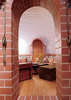 
Gernot’s library encircles the dome’s perimeter. The earth bricks were plastered with a lime and casein, or quark, wash. Quark, obtained when rennet from young cows is added to skim milk, is readily available in German grocery stores and resembles something between yogurt and cottage cheese.
